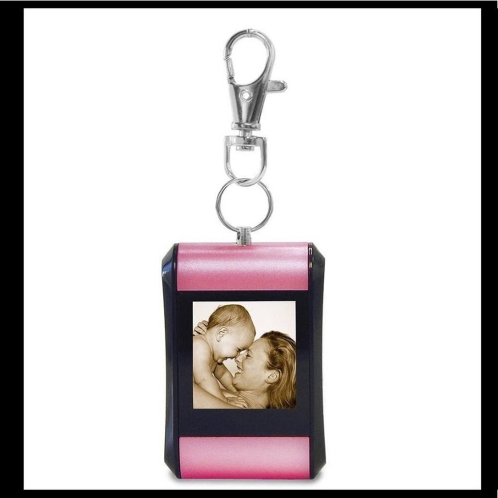 TAO 1.5 Digital Photo Key Chain Clip (Holds 100 Pictures) Pink